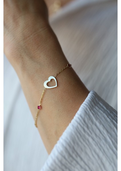 14 Ayar Altın Renkli Taş Detaylı Kalp Bileklik - Genola X Özge Ulusoy fiyatları