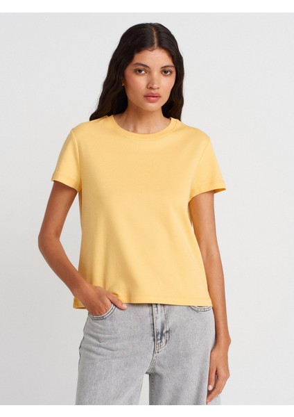 31757 Bisiklet Yaka Dikiş Detaylı T-Shirt-Sarı