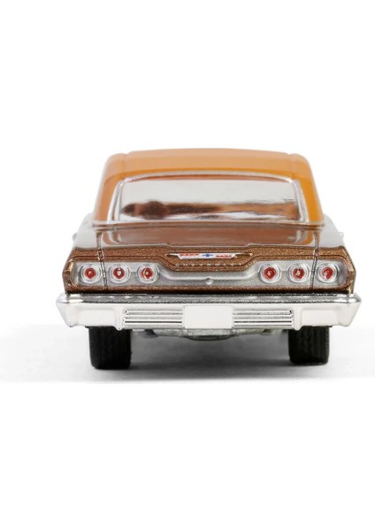 Greenlight 1/64 California Lowriders Series 6- 1963 Chevrolet Impala Ss Convertible Top Up modelleri