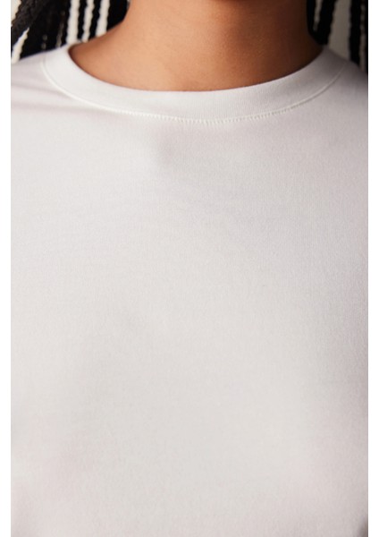 Jakarlı Beyaz Geniş Kalıp Günlük Kullanıma Uygun Nefes Alabilen Kumas Yapısı Bisiklet Yaka Boyfriend Örme Oversize T-Shirt fırsatları