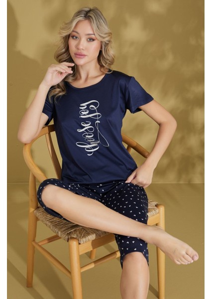 Kadın Desenli Bisiklet Yaka Düğmesiz Pamuklu Yazlık Kısa Kol Kapri Pijama Takımı