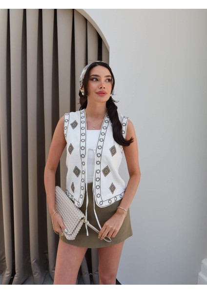 Nakışlı Ön Bağlı Naturel Yelek modelleri