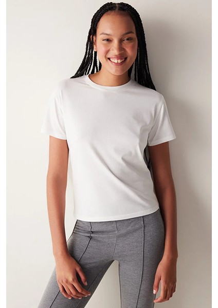 Jakarlı Beyaz Geniş Kalıp Günlük Kullanıma Uygun Nefes Alabilen Kumas Yapısı Bisiklet Yaka Boyfriend Örme Oversize T-Shirt