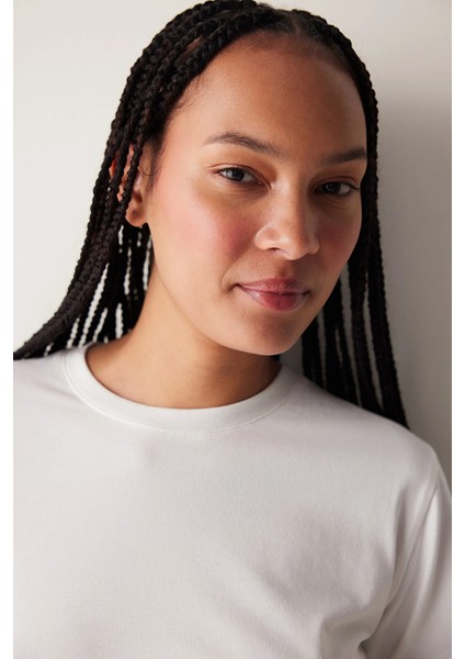 Jakarlı Beyaz Geniş Kalıp Günlük Kullanıma Uygun Nefes Alabilen Kumas Yapısı Bisiklet Yaka Boyfriend Örme Oversize T-Shirt fırsatları