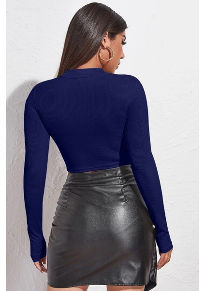 Kadın Lacivert Göğüs Dekolteli Uzun Kollu Cut Out Crop Top Bluz