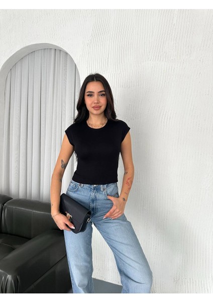 Bisiklet Yaka Slim Fit Sıfır Kol Basic Crop Kadın T-Shirt