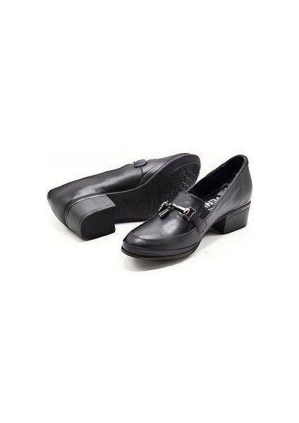 Venüs 2312523K Kısa Topuk Tokalı Klasik Deri Kadın Ayakkabı indirimleri