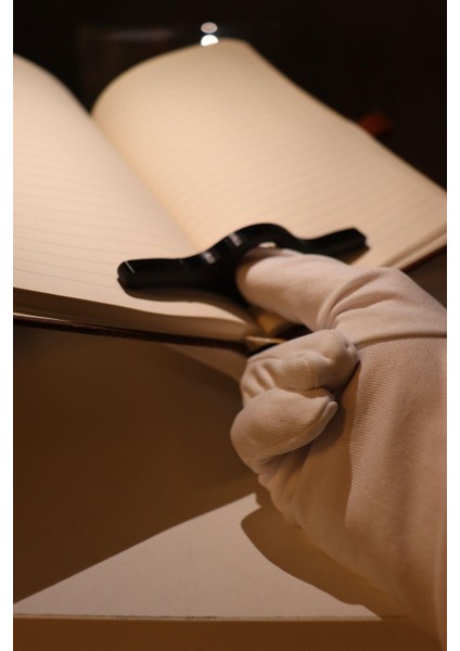 Parmak Destekli Kitap Ayracı