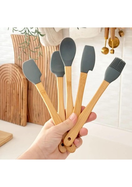 Bambu Saplı 5'li Silikon Mutfak Seti - Isıya Dayanıklı Spatula, Kaşık ve Kepçe Takımı, Şık ve Asılabilir Tasarım