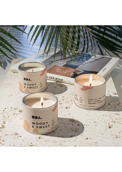 Woody & Sweet - Odunsu ve Tatlı Kokulu Tasarım Dekoratif Desenli Soya Mumu I 140 gr (Renkli)