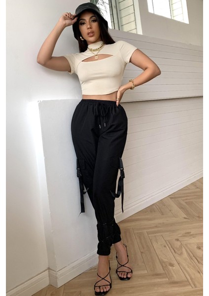 Kadın Ekru Göğüs Dekolteli Yarım Kollu Cut Out Crop Top Bluz
