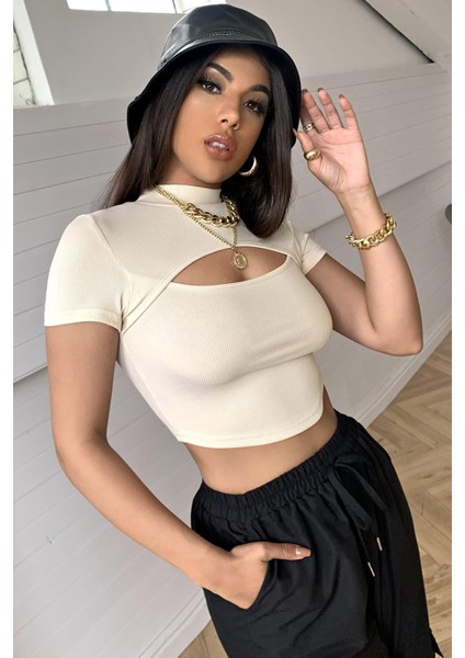 Kadın Ekru Göğüs Dekolteli Yarım Kollu Cut Out Crop Top Bluz