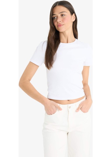 Slim Fit Dar Kesim Bisiklet Yaka Basic Düz Kısa Kollu Beyaz Tişört F3535AX25SM
