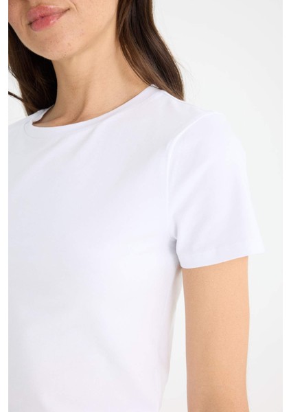 Slim Fit Dar Kesim Bisiklet Yaka Basic Düz Kısa Kollu Beyaz Tişört F3535AX25SM