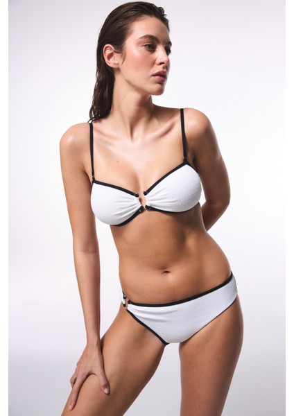 Beyaz Nicole Straplez Bikini Üstü modelleri