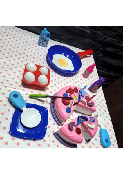 Oyuncak Evcilik ve Mutfak Setleri Kesilen Cırtlı Doğum Günü Pastası Tepsili Mutfak Seti 19 Prç
