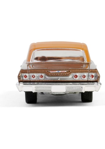 1/64 California Lowriders Series 6- 1963 Chevrolet Impala Ss Convertible Top Up fırsatları
