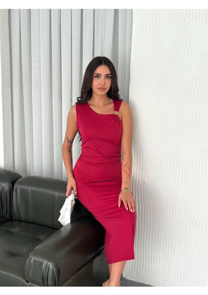Omuz Aksesuar Detaylı Uzun Elbise