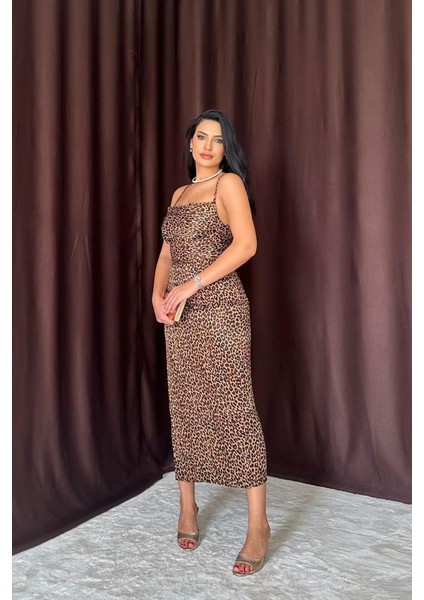 Leopar Sırt Detaylı Leopar Desenli Saten Elbise