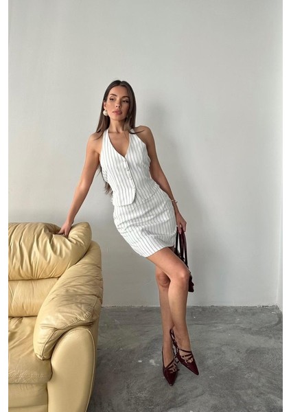 Beyaz Çizgili Yelek ve Etek Takım
