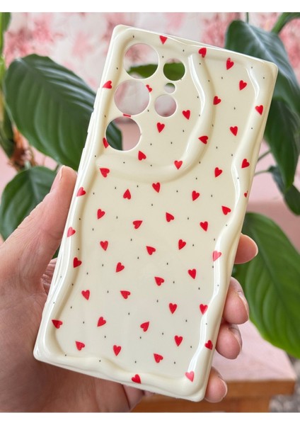 Samsung Galaxy S23 Ultra Kılıf Kamera Korumalı Dalga Kenarlı Kırmızı Kalp Desenli Silikon Kapak