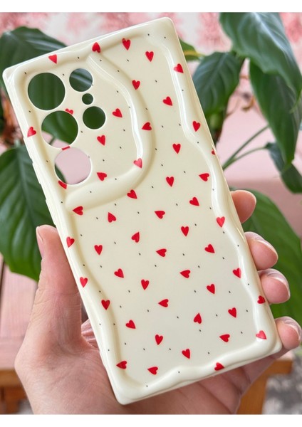 Samsung Galaxy S23 Ultra Kılıf Kamera Korumalı Dalga Kenarlı Kırmızı Kalp Desenli Silikon Kapak