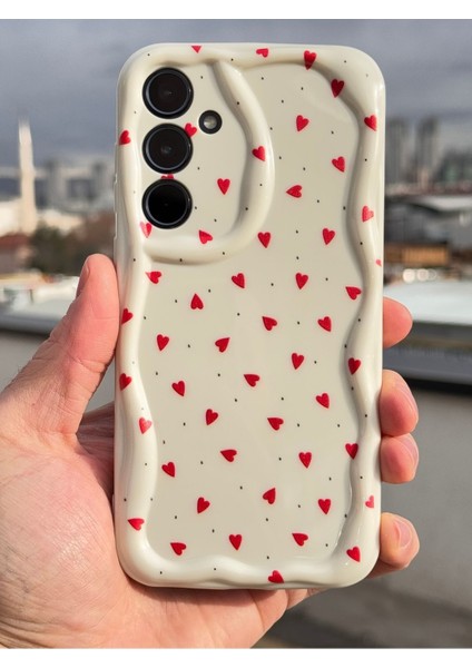Samsung Galaxy S24 Fe Kılıf Kamera Korumalı Dalga Kenarlı Kırmızı Kalp Desenli Silikon Kapak