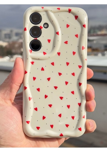 Samsung Galaxy S24 Fe Kılıf Kamera Korumalı Dalga Kenarlı Kırmızı Kalp Desenli Silikon Kapak