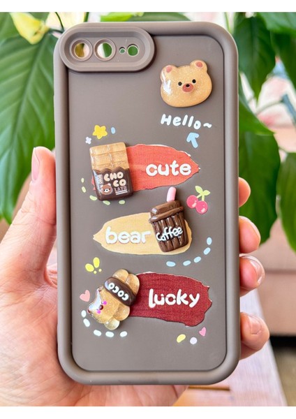 Apple iPhone 7 / 8 Plus Uyumlu Kılıf Tasarımlı Desenli Kamera Korumalı Ayıcık Kahve Renkli Yumuşak Silikon