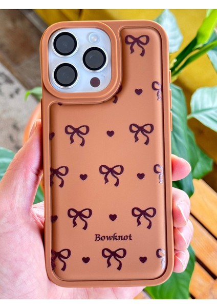 Apple iPhone 16 Pro Max Uyumlu Kılıf Yumuşak Dokulu Fiyonk Desenli Kahverengi Yumuşak Kamera Korumalı fiyatları