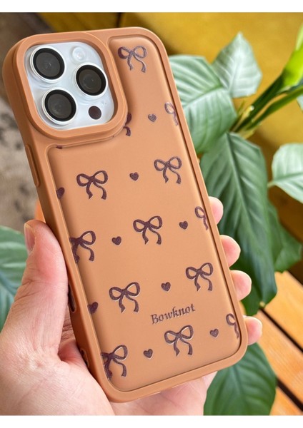 Apple iPhone 16 Pro Max Uyumlu Kılıf Yumuşak Dokulu Fiyonk Desenli Kahverengi Yumuşak Kamera Korumalı fırsatları
