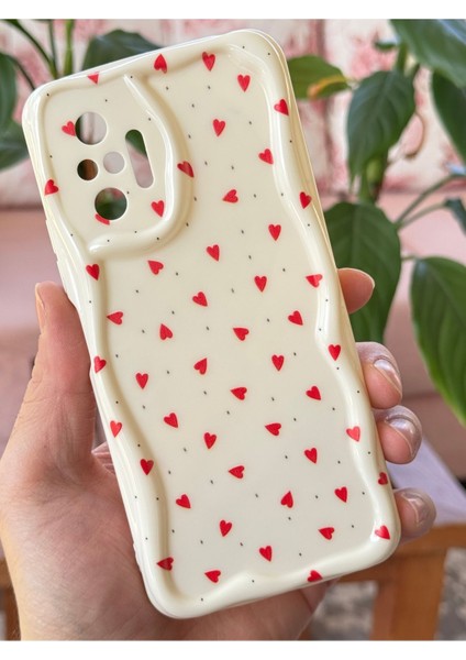 Xiaomi Redmi Note 10 Pro Kılıf Kamera Korumalı Dalga Kenarlı Kırmızı Kalp Desenli Silikon Kapak