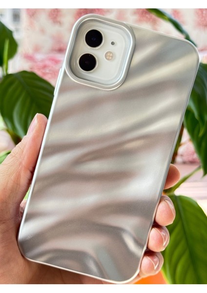 Apple iPhone 11 Kılıf Parlak Kabartmalı Dalga Tasarımlı Desenli Gümüş Darbe Emici Silikon Kapak