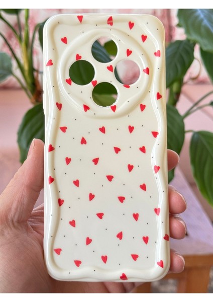 Xiaomi Redmi 14C Kılıf Kamera Korumalı Dalga Kenarlı Kırmızı Kalp Desenli Silikon Kapak