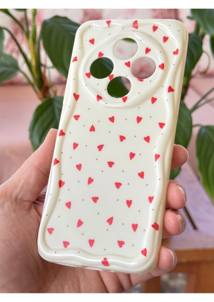 Xiaomi Redmi 14C Kılıf Kamera Korumalı Dalga Kenarlı Kırmızı Kalp Desenli Silikon Kapak