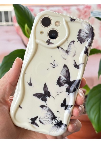 Apple iPhone 13 Kılıf Kamera Korumalı Silikon Siyah Kelebek Desenli Dalga Kenarlı Kapak