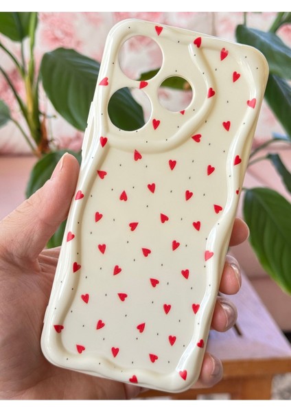 Xiaomi Redmi 13 4g Kılıf Kamera Korumalı Dalga Kenarlı Kırmızı Kalp Desenli Silikon Kapak