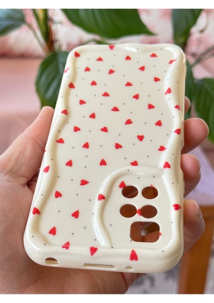 Xiaomi Redmi 10 2022 Kılıf Kamera Korumalı Dalga Kenarlı Kırmızı Kalp Desenli Silikon Kapak indirimleri
