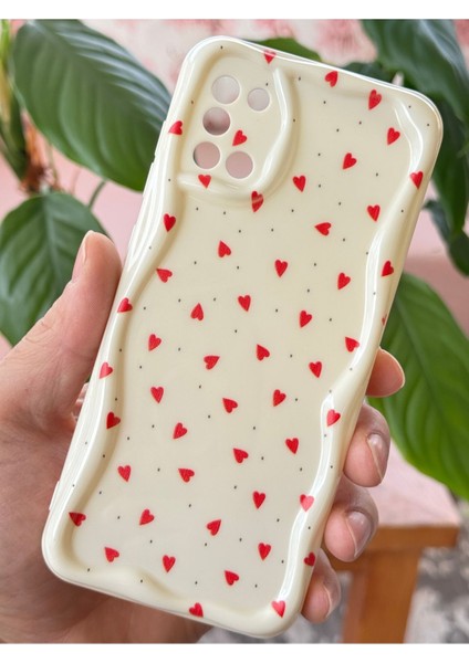 Samsung Galaxy A31 Kılıf Kamera Korumalı Dalga Kenarlı Kırmızı Kalp Desenli Silikon Kapak