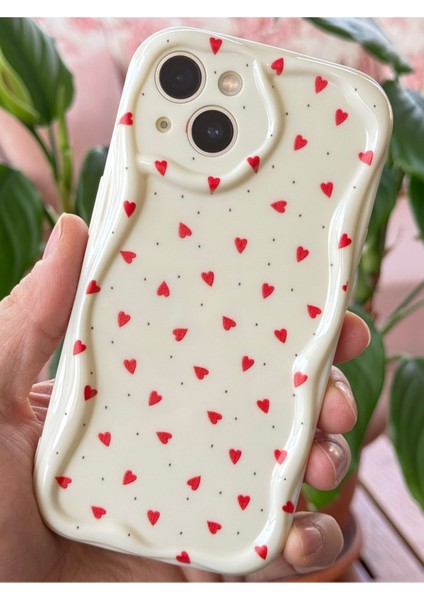 Apple iPhone 14 Plus Kılıf Kamera Korumalı Dalga Kenarlı Kırmızı Kalp Desenli Silikon Kapak modelleri