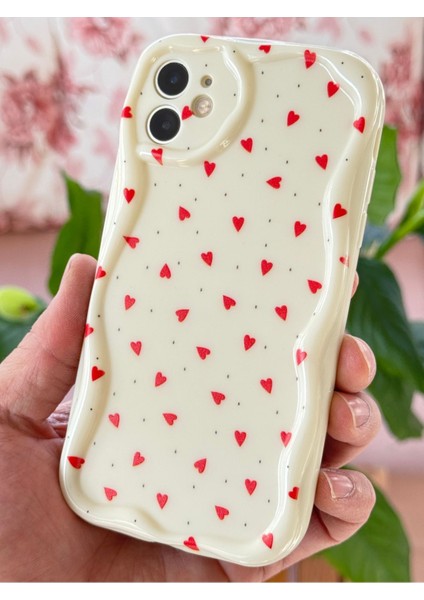Apple iPhone 12 Kılıf Kamera Korumalı Dalga Kenarlı Kırmızı Kalp Desenli Silikon Kapak fırsatları