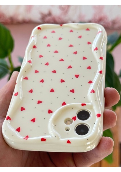 Apple iPhone 12 Kılıf Kamera Korumalı Dalga Kenarlı Kırmızı Kalp Desenli Silikon Kapak indirimleri