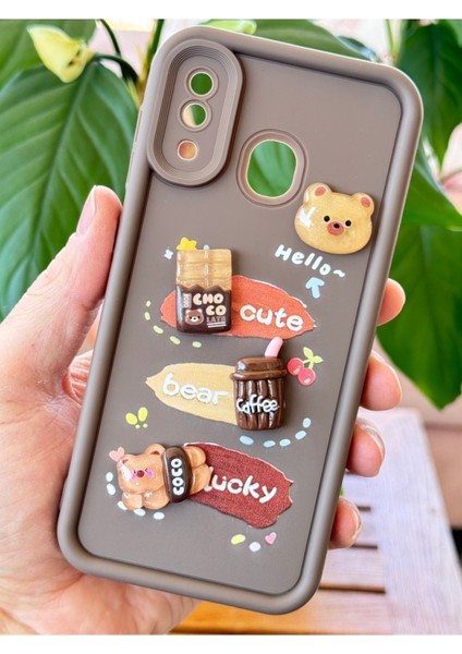 Samsung Galaxy A20-A30 Kılıf Tasarımlı Desenli Kamera Korumalı Ayıcık Kahve Renkli Yumuşak Silikon