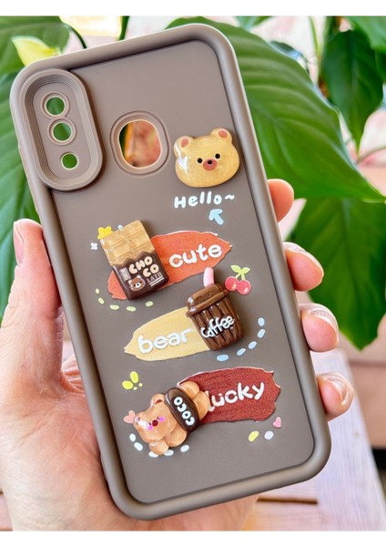 Samsung Galaxy A20-A30 Kılıf Tasarımlı Desenli Kamera Korumalı Ayıcık Kahve Renkli Yumuşak Silikon