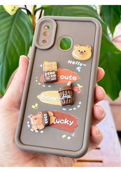 Samsung Galaxy A20-A30 Kılıf Tasarımlı Desenli Kamera Korumalı Ayıcık Kahve Renkli Yumuşak Silikon