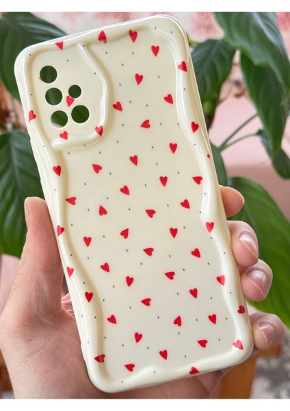 Samsung Galaxy A71 Kılıf Kamera Korumalı Dalga Kenarlı Kırmızı Kalp Desenli Silikon Kapak
