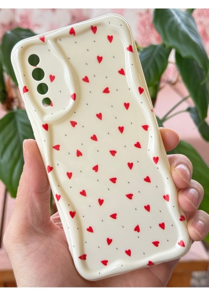 Samsung Galaxy A50 - A30S Kılıf Kamera Korumalı Dalga Kenarlı Kırmızı Kalp Desenli Silikon Kapak