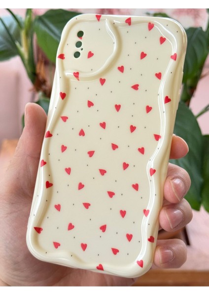 Apple iPhone Xs Max Kılıf Kamera Korumalı Dalga Kenarlı Kırmızı Kalp Desenli Silikon Kapak fırsatları