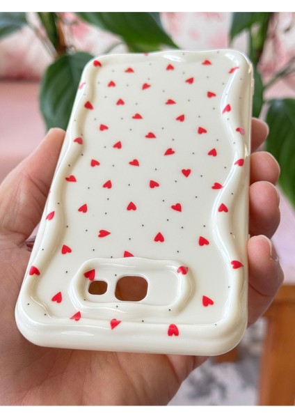 Samsung Galaxy J7 Prime Kılıf Kamera Korumalı Dalga Kenarlı Kırmızı Kalp Desenli Silikon Kapak