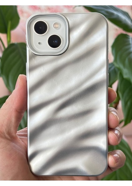 Apple iPhone 13/14 Kılıf Parlak Kabartmalı Dalga Tasarımlı Desenli Gümüş Darbe Emici Silikon Kapak fırsatları